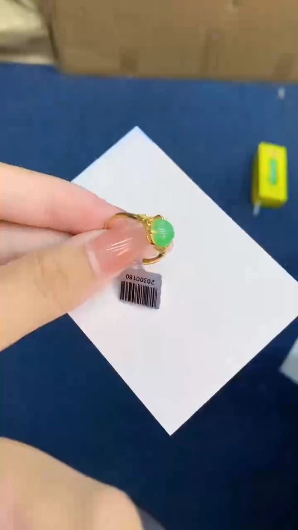 翡翠未镶嵌颈饰           1