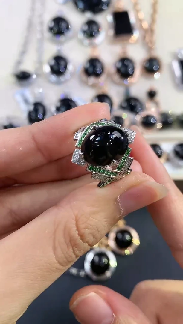 翡翠戒指18K金镶嵌V102