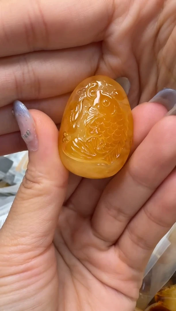 裸石琥珀未镶嵌如图