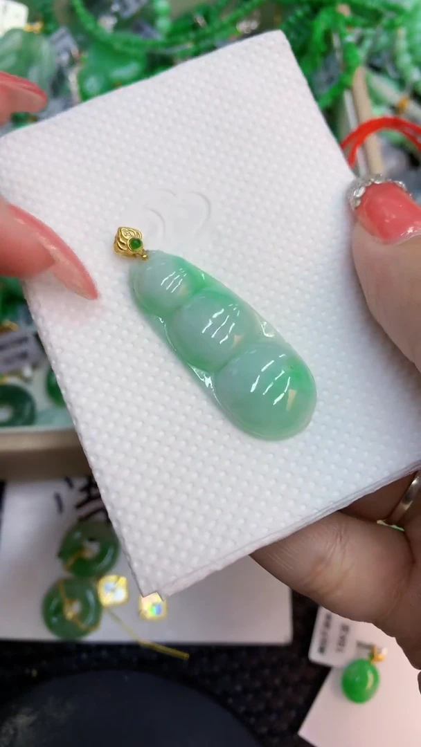 颈饰未镶嵌翡翠1