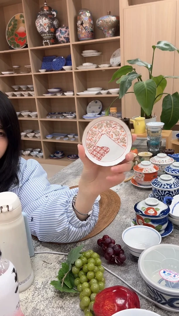 【闪购商品】瓷片F-48 色絵唐草地紋富士山図 立渕皿