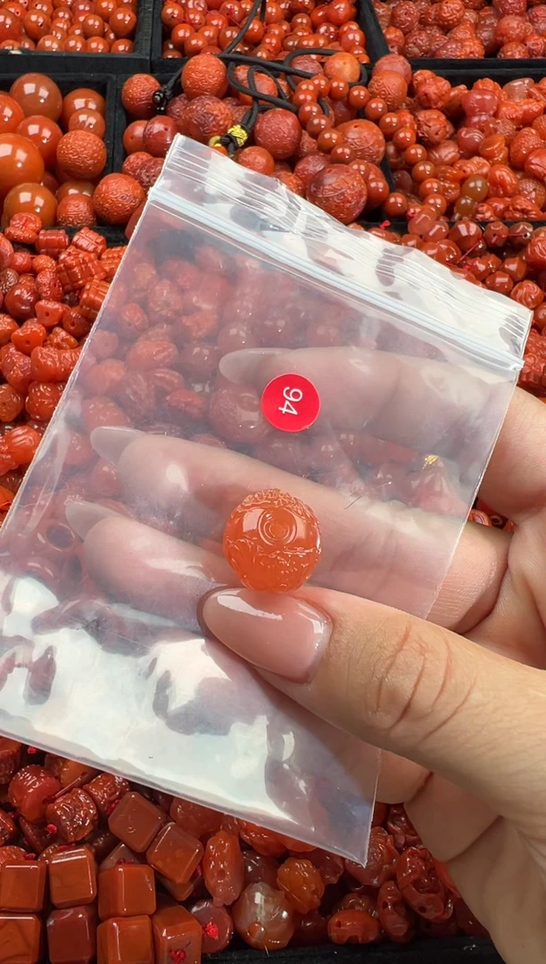南红玛瑙未镶嵌颈饰1