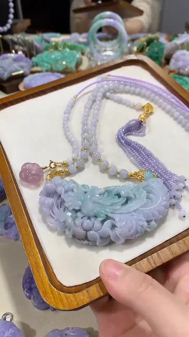 颈饰未镶嵌翡翠吊坠