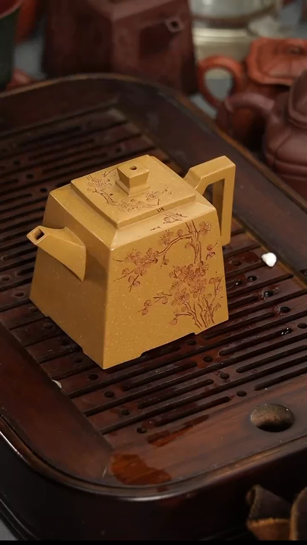 茶壶紫砂宜兴紫砂黄金段泥墨梅刻绘高升方壶230毫升