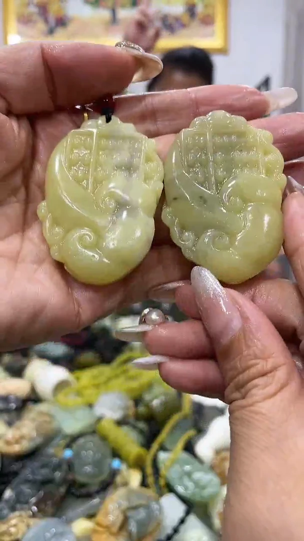 岫玉未镶嵌吊坠