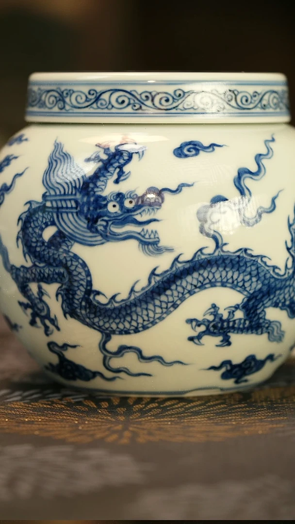 仿明青花三龙纹茶叶罐