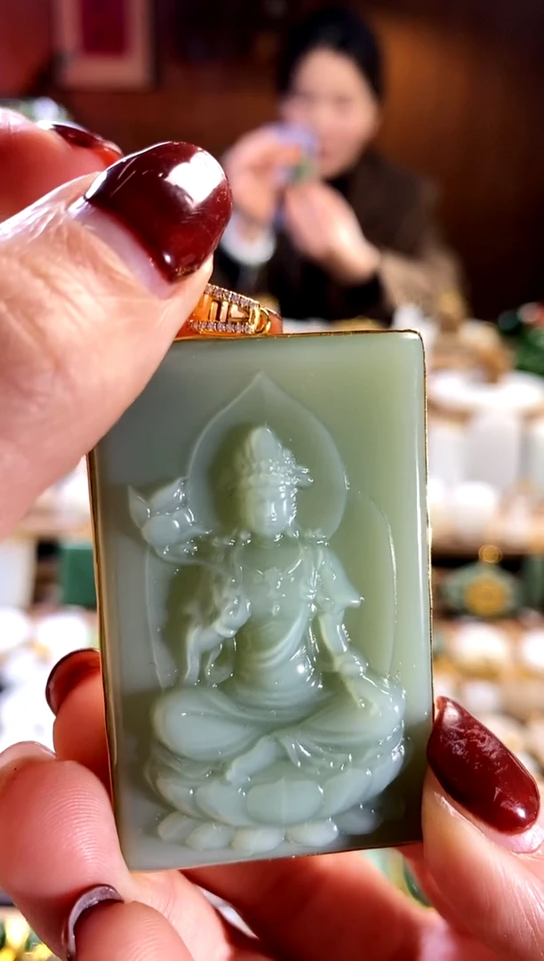 【闪购商品】和田玉吊坠18K金镶嵌。