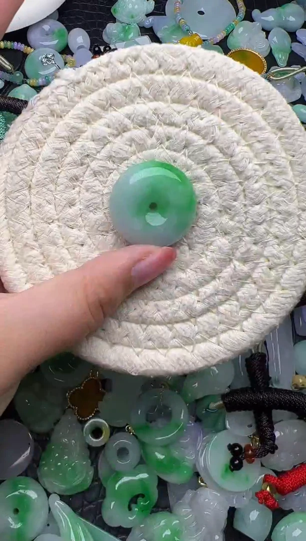 翡翠未镶嵌颈饰天然缅甸翡翠吊坠