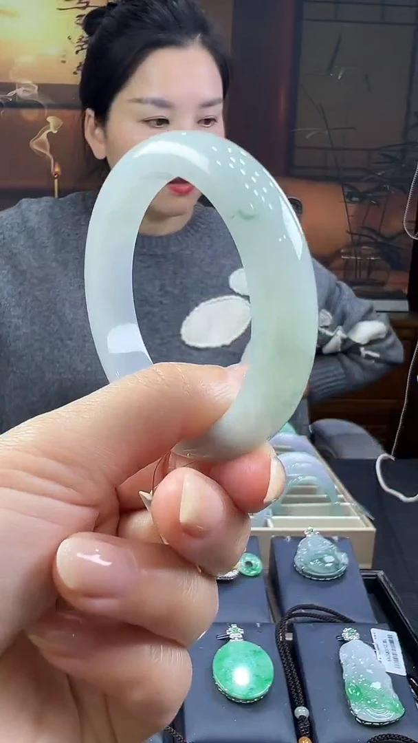 未镶嵌手镯翡翠手镯