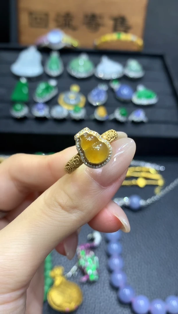 18K金镶嵌戒指翡翠18团购