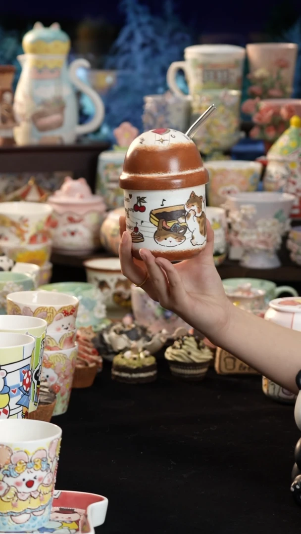 摆件陶景德镇釉下彩手绘设计师款陶瓷