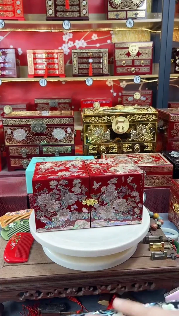 可*。22厘米对开门四抽屉满面螺钿黑底喜鹊图