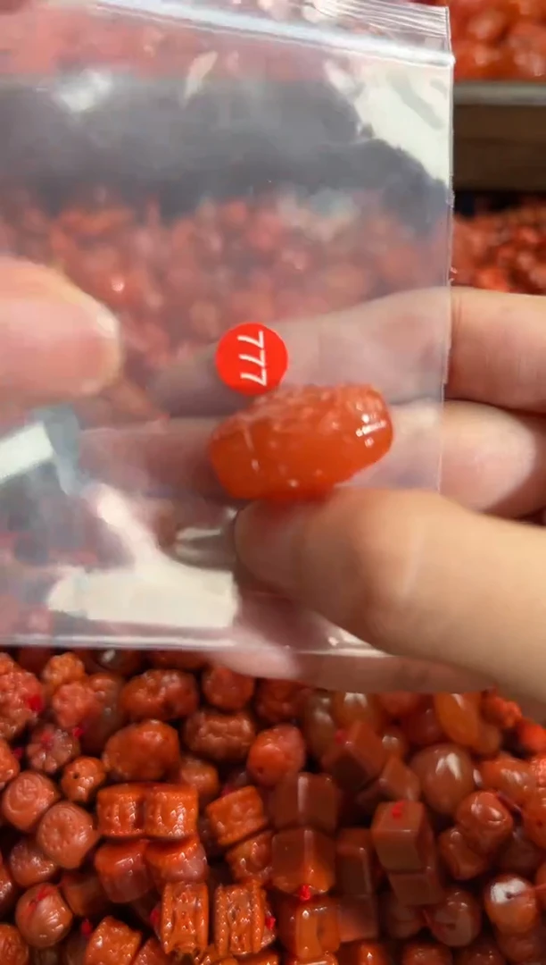 南红玛瑙未镶嵌颈饰1