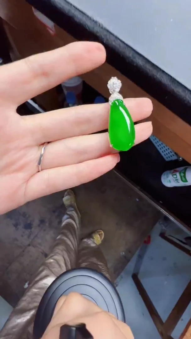 未镶嵌定制翡翠翡翠A货有轻微色差属于正常现象，福瓜多样性发货1