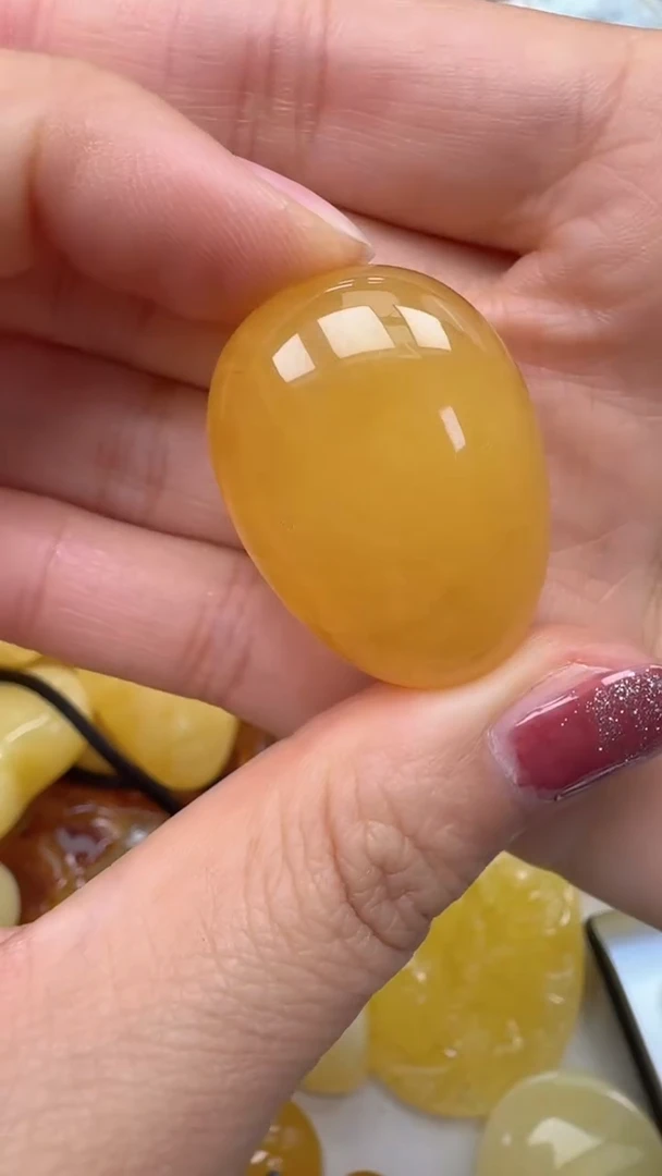 裸石琥珀未镶嵌如图