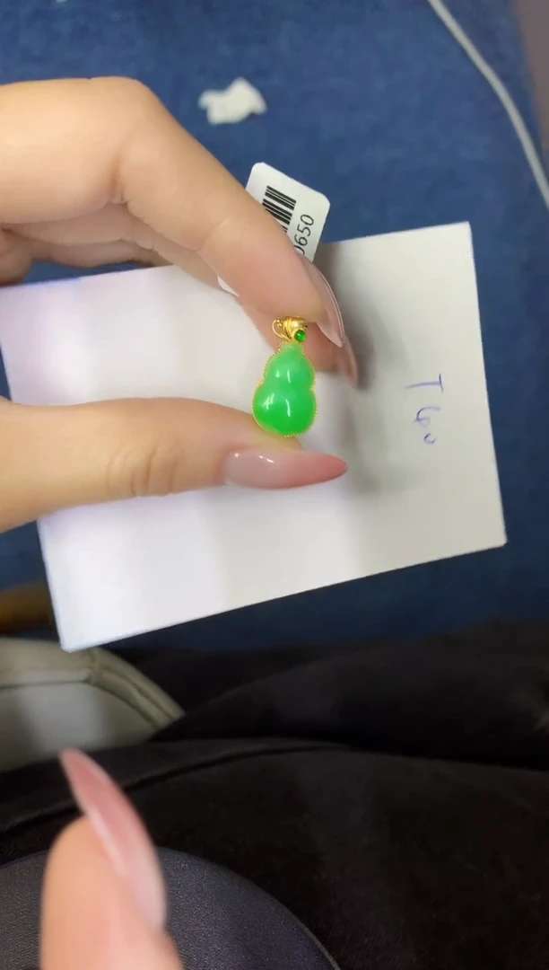 翡翠18K金镶嵌颈饰缅甸天然翡翠A货