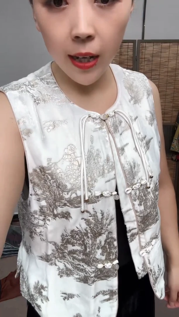 丝绒马甲‘’‘’‘’.。。。