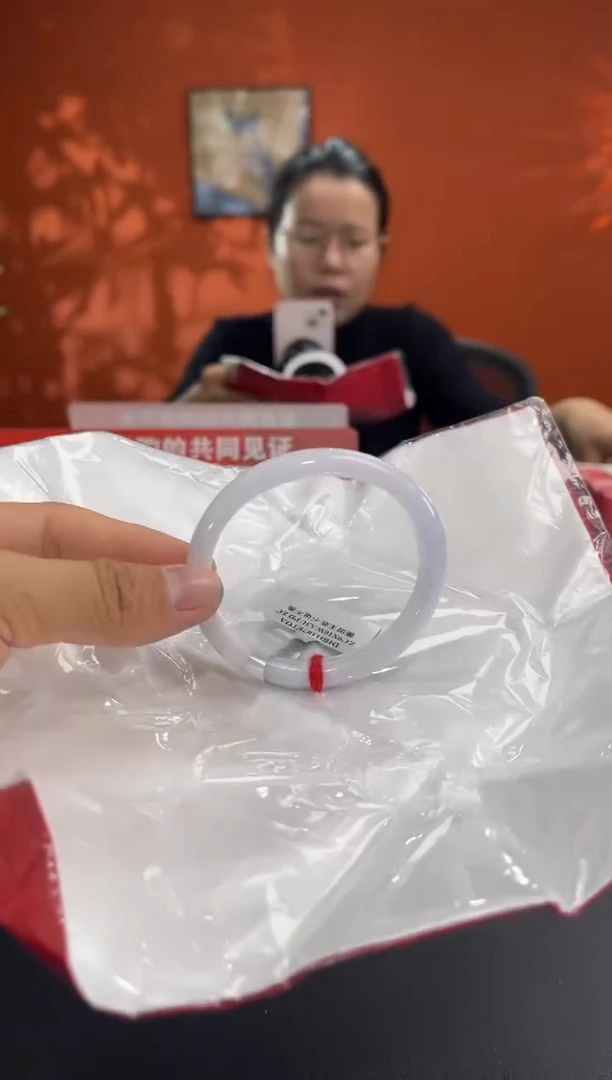 未镶嵌手镯（贵妃镯）翡翠翡翠手镯（微瑕）圈口51