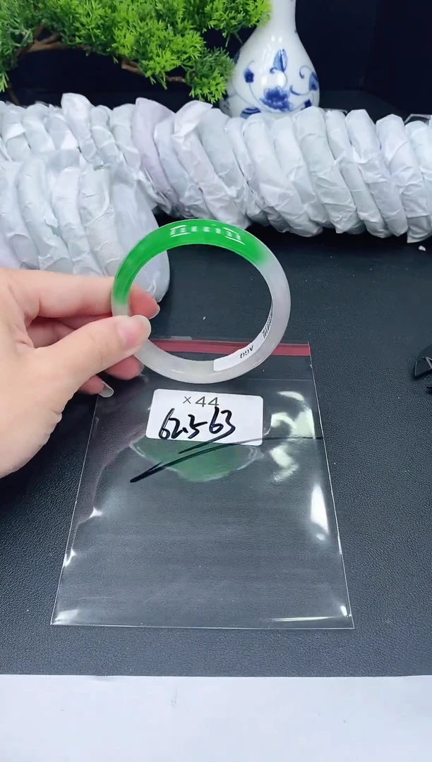 未镶嵌手镯翡翠44