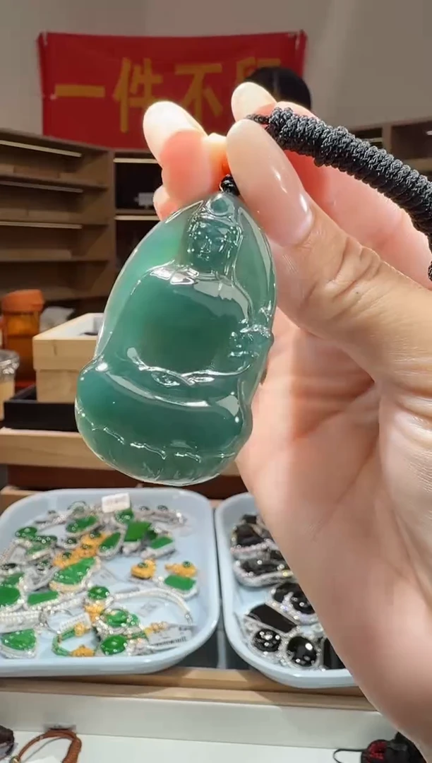 颈饰未镶嵌翡翠观音（多样性发其一）
