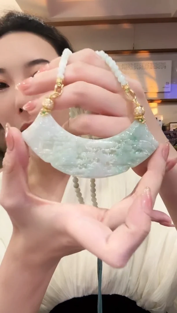 翡翠未镶嵌颈饰国风