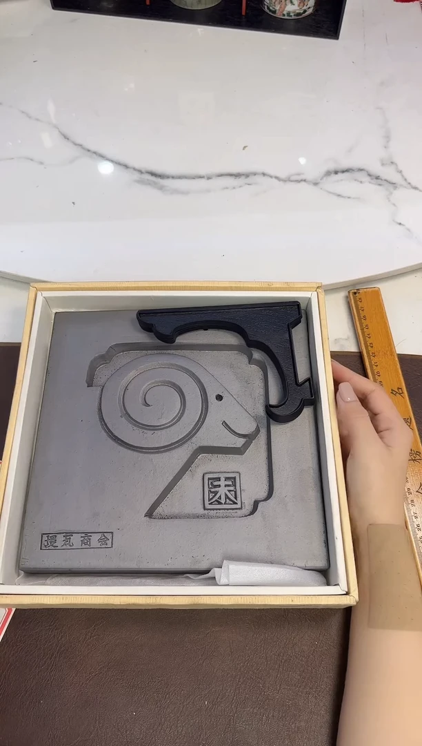 135瓦摆件······