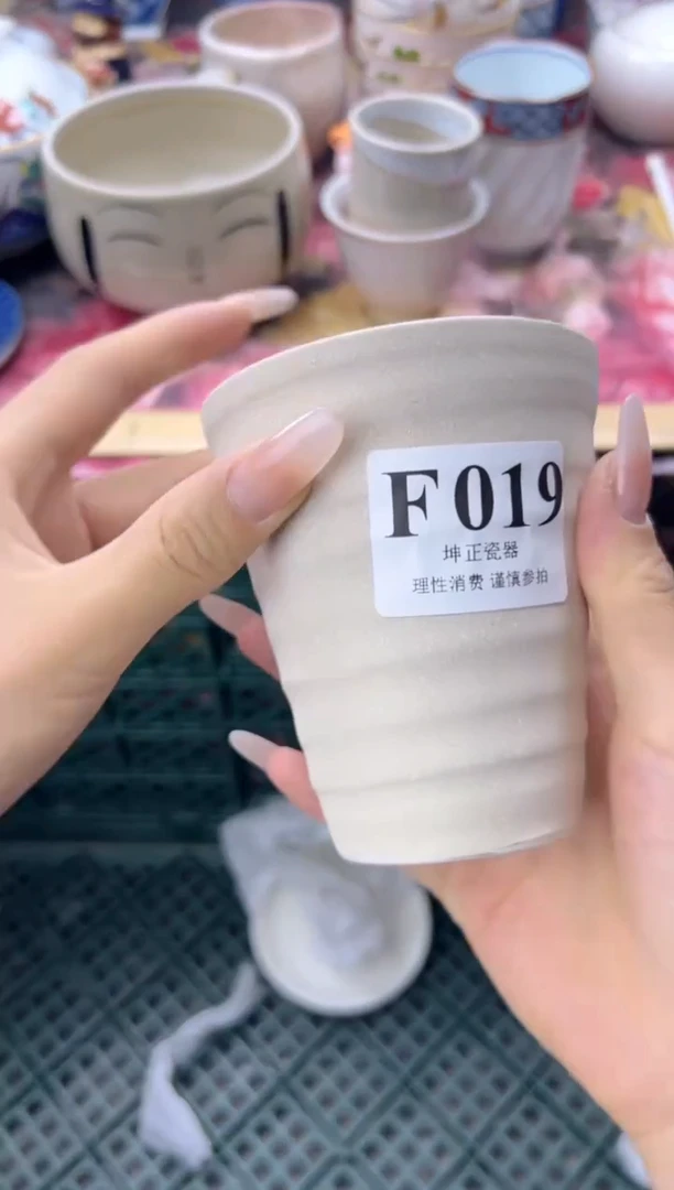 瓷片嫣****?   F019