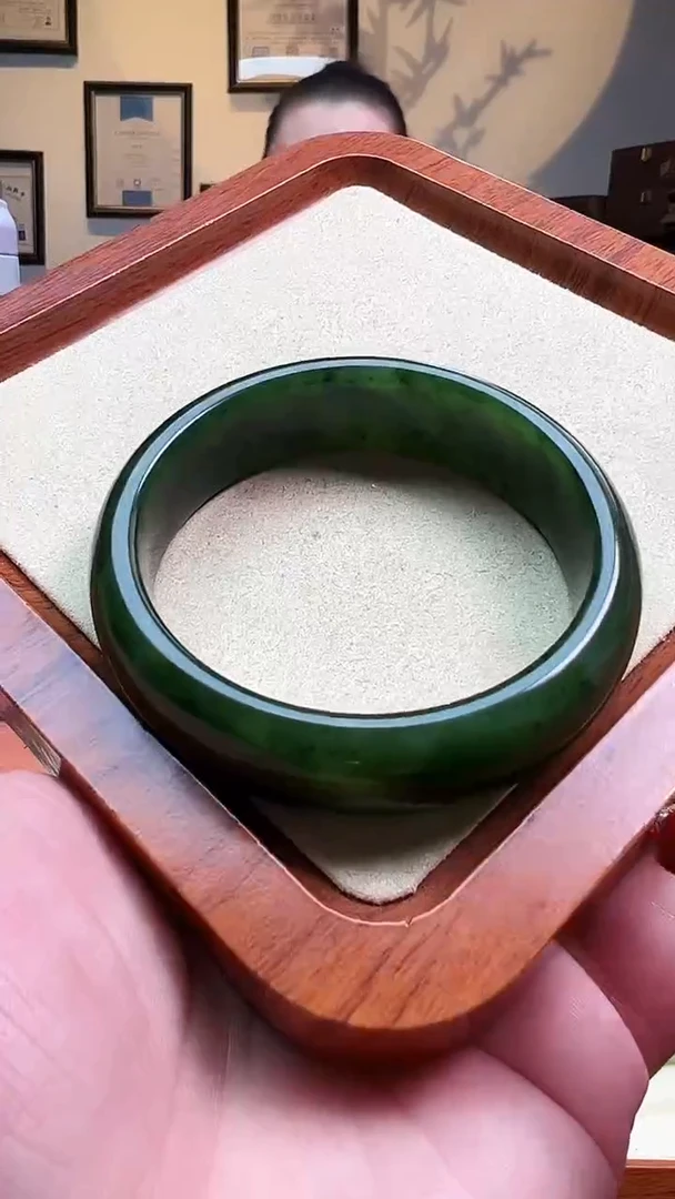 未镶嵌手镯和田玉俄碧玉手镯 57圈口