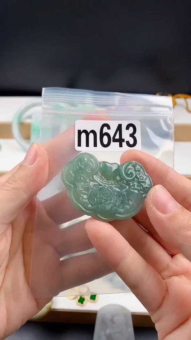 颈饰未镶嵌翡翠天然翡翠吊坠挂件