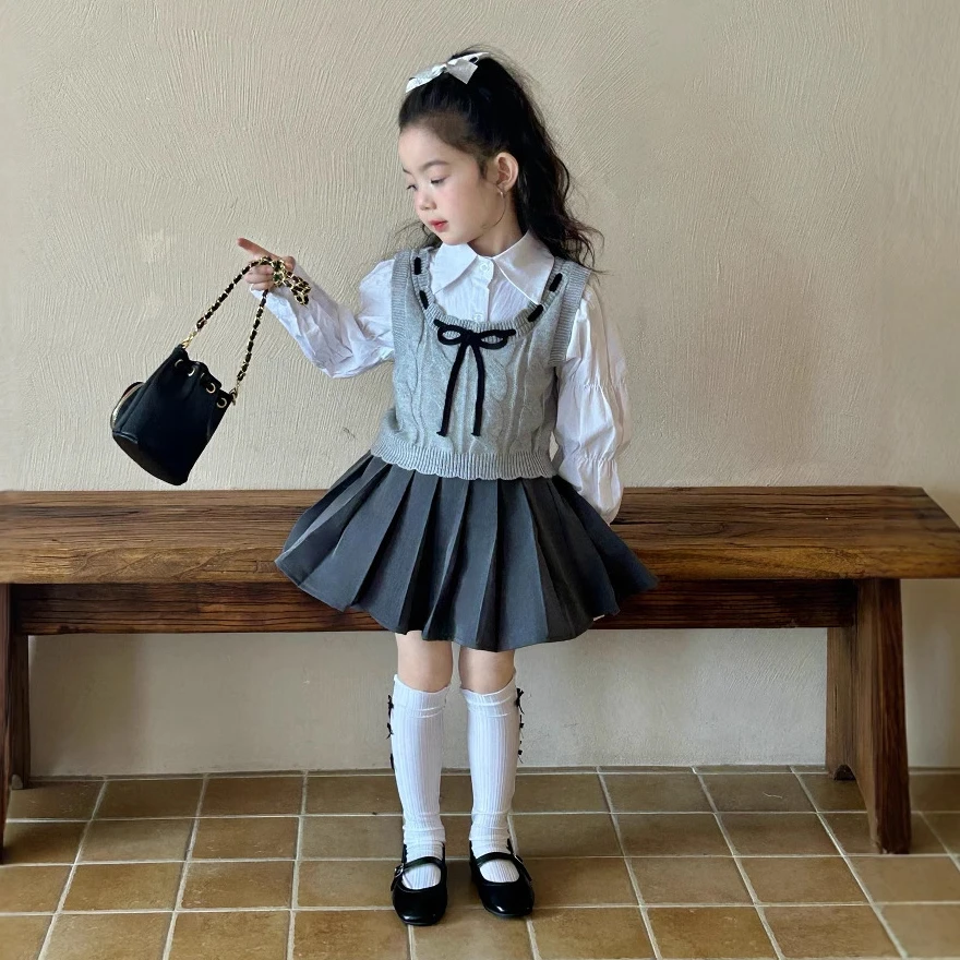 2025春女童韩系学院风蝴蝶结毛线背心+白色衬衫+灰色百褶裙三件套