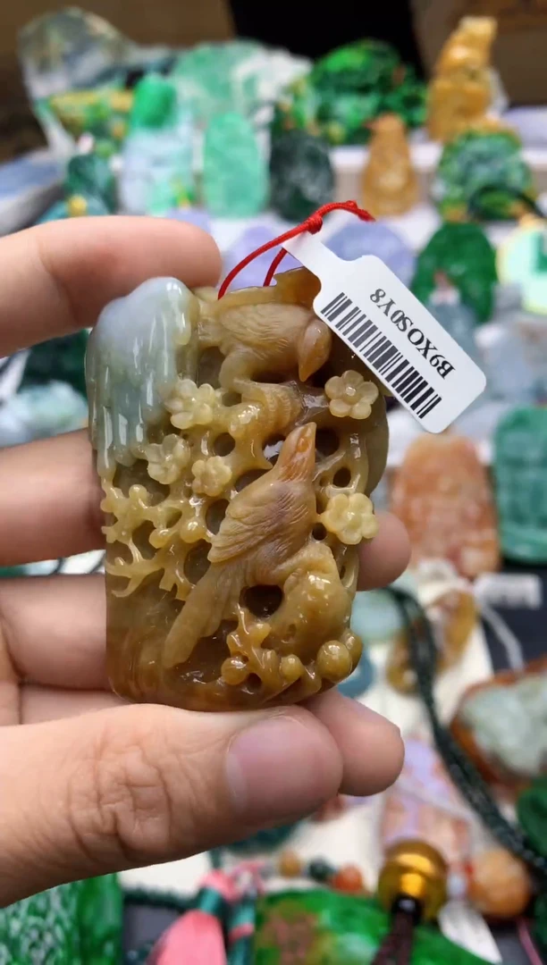 颈饰未镶嵌翡翠心**间天然A货翡翠