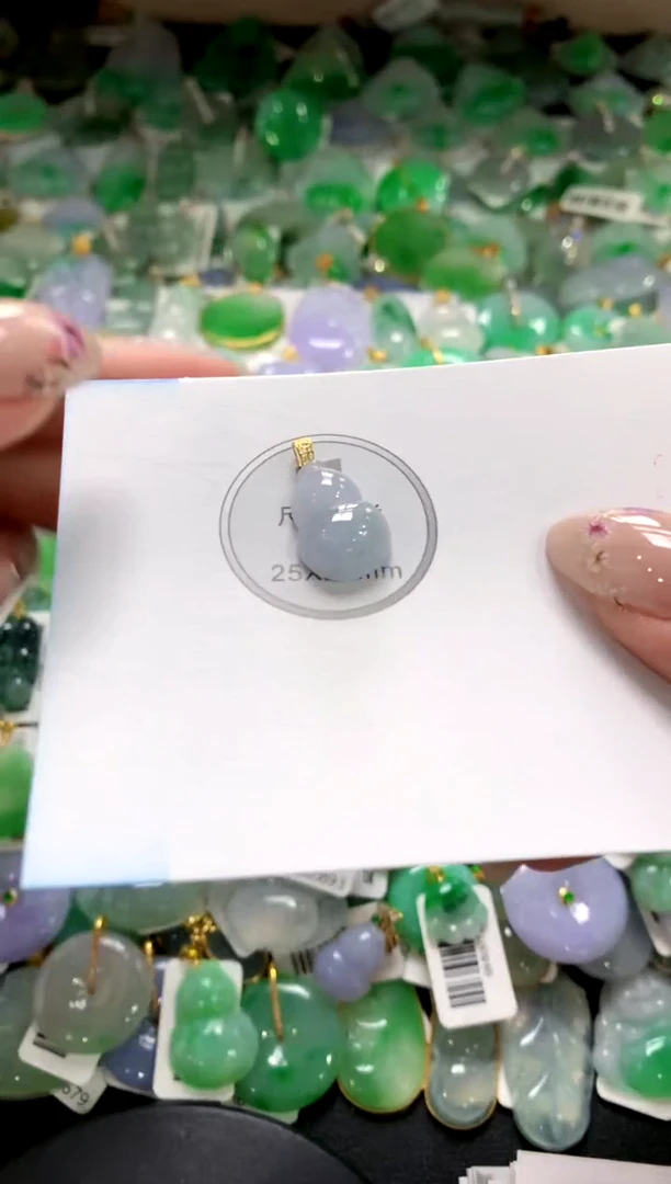 翡翠18K金镶嵌颈饰1111111111111111