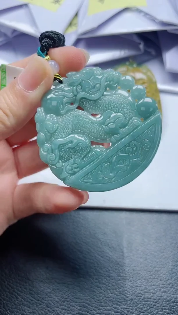 翡翠未镶嵌颈饰
