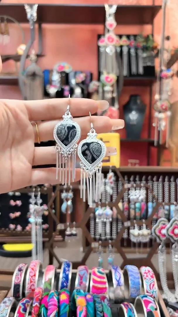 织绣云织谣民族风精美饰品   22