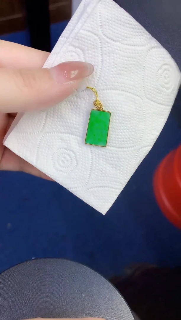 颈饰18K金镶嵌翡翠缅甸天然翡翠A货