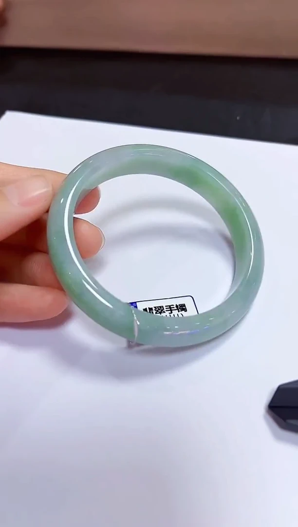 颈饰未镶嵌翡翠手镯61.5