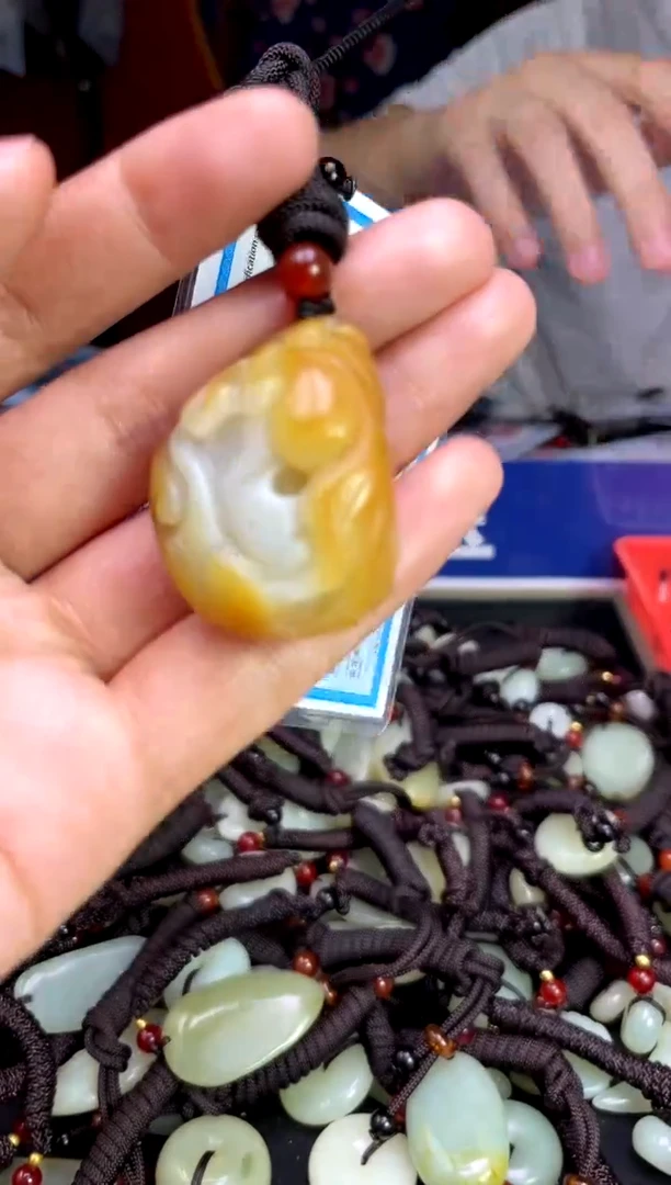 未镶嵌和田玉挂件1