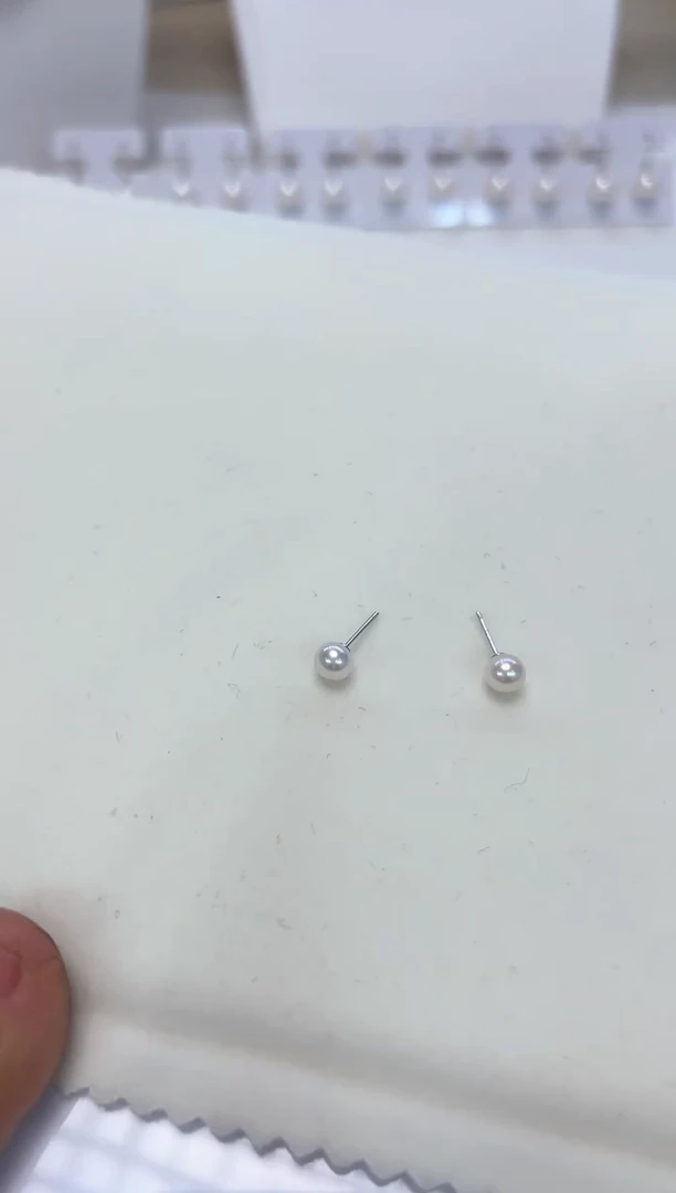 银S925镶嵌淡水珍珠耳饰小**?耳钉