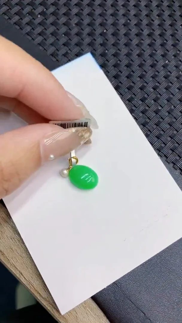翡翠18K金镶嵌颈饰             8