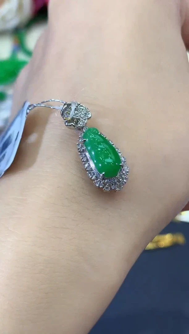 吊坠(不含链)18K金镶嵌翡翠B43