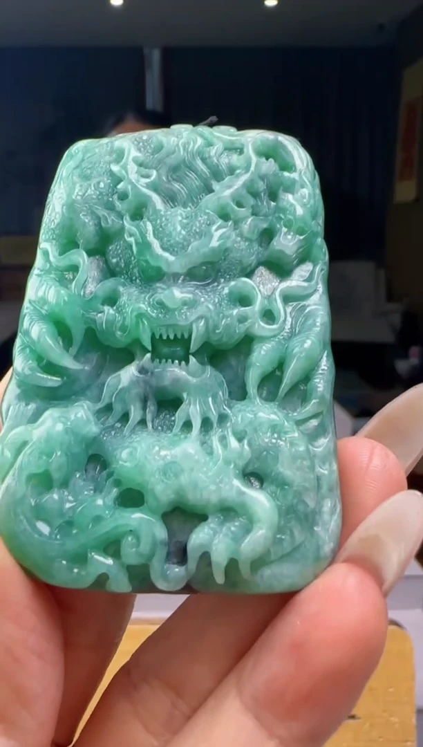 翡翠未镶嵌颈饰YJ@@WS1WX38519