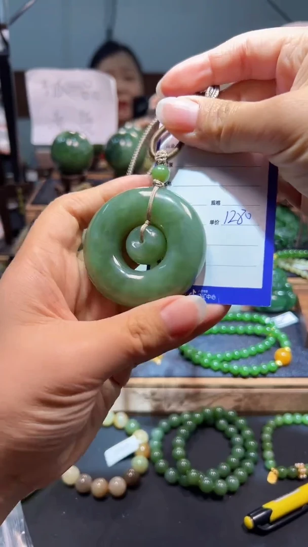 颈饰未镶嵌和田玉1