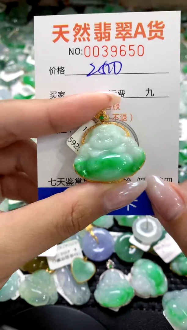 颈饰18K金镶嵌翡翠1111111111111111