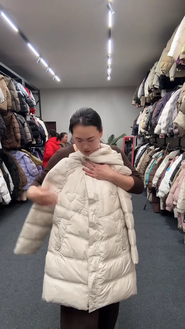 艾雨衣尚一秒闪购羽绒服