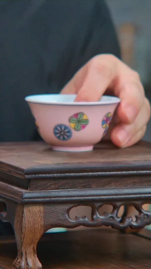 央博文化交流瓷器皮球花杯子