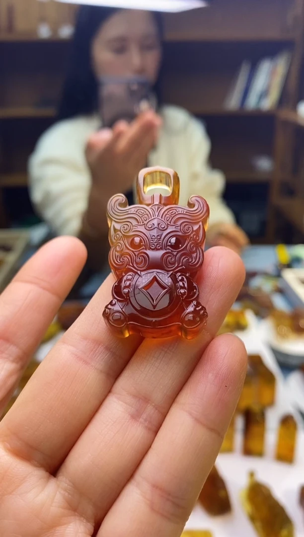 琥珀颈饰未镶嵌SN79-108（貔貅）