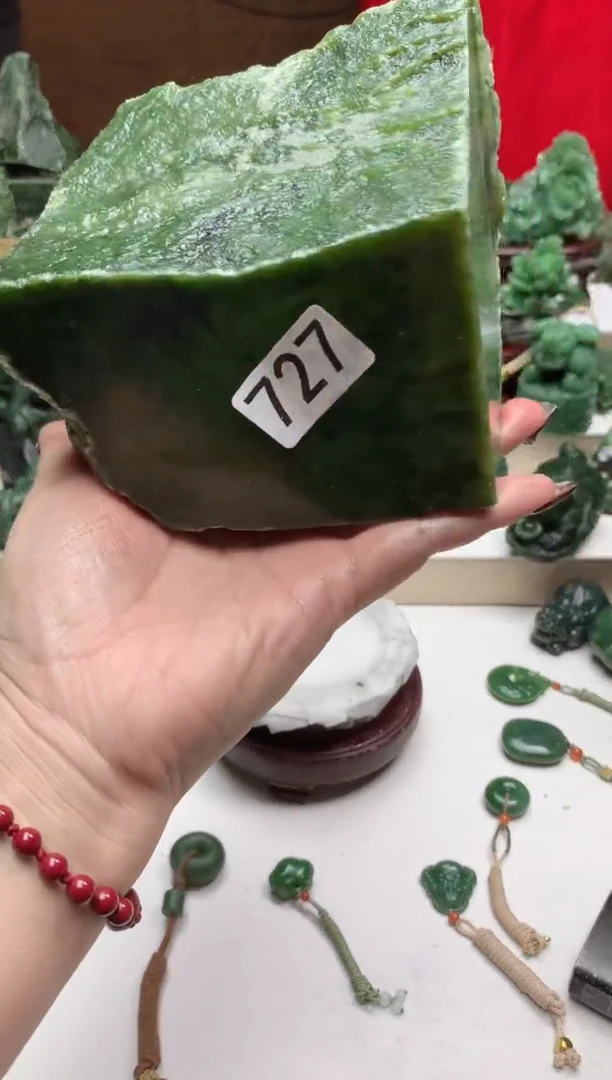 未镶嵌和田玉摆件1