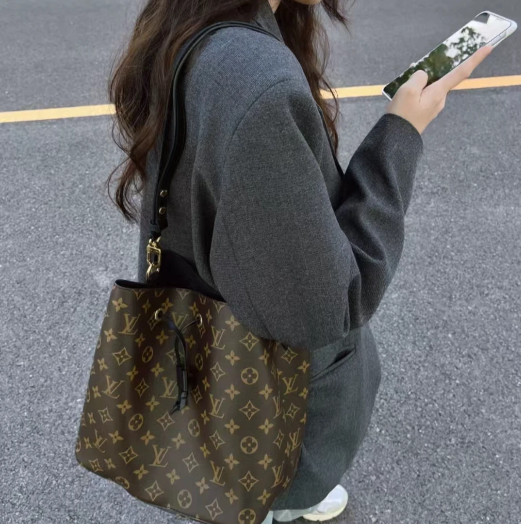 99新 LouisVuitton/路易威登 经典老花NOE黑水桶包