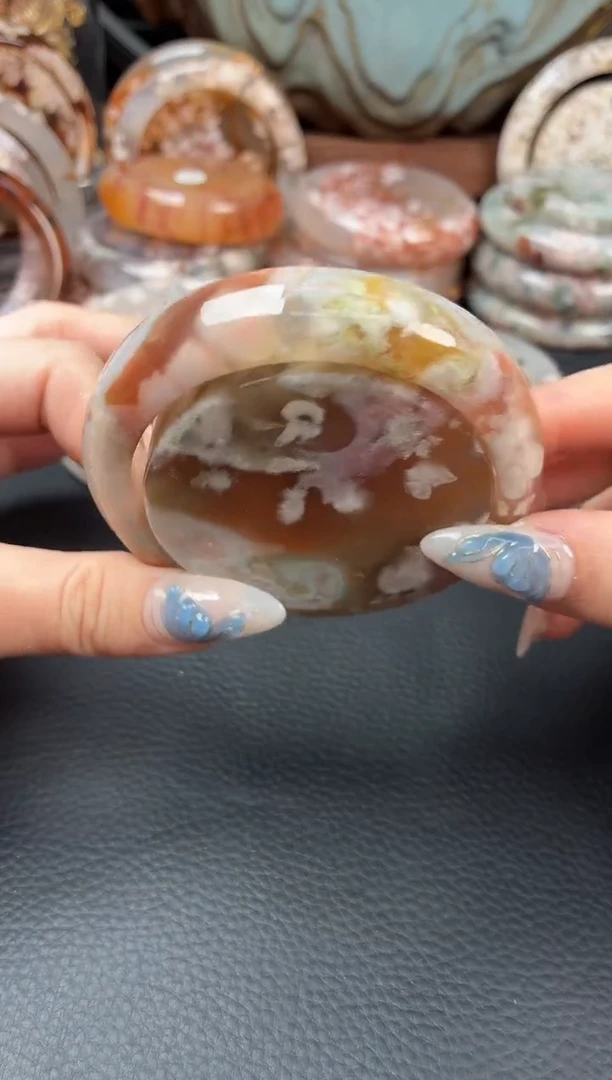 未镶嵌手镯（圆镯）石英质玉57