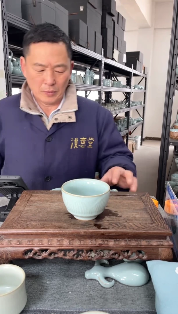 【闪购商品】其他天青雕刻莲花杯。。。